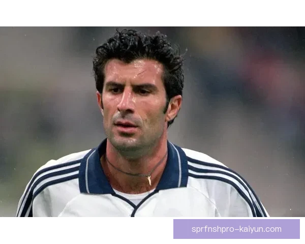 菲戈在皇马时期的表现稳健，成为球队历史上重要的传奇球员。